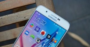 Thay mat kinh tai vien didong 370x194